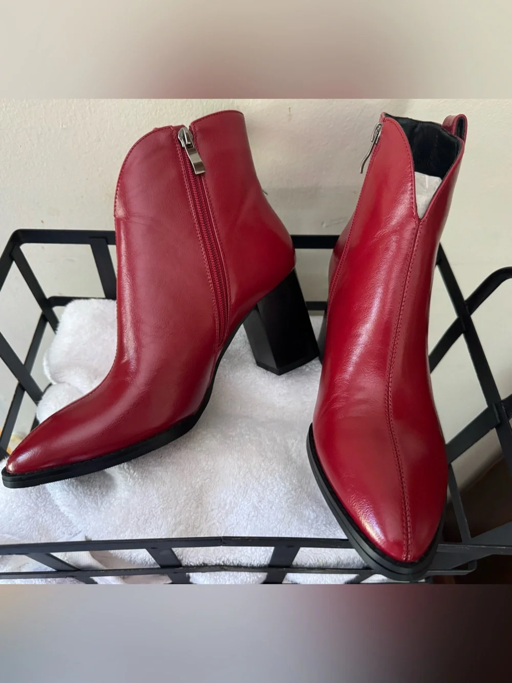 Torgeis Daralyn Women's Red Ankle Booties 6.5 Block Heel New